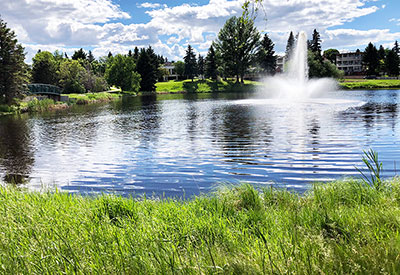 A photo of Camrose's Mirror Lake fountain