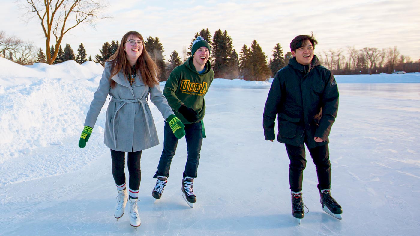 U of A students skating outdoors