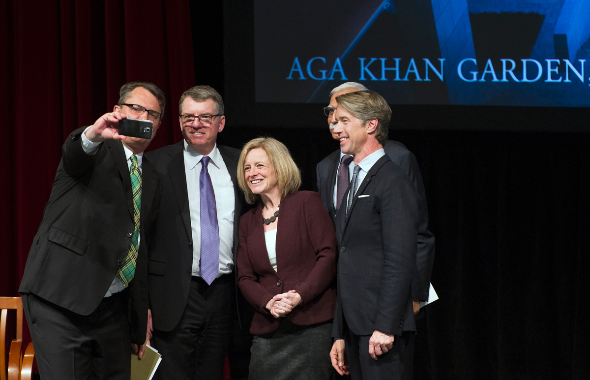 Announcement participants take a celebratory “group selfie.” Left to right: Emcee Dean Stan Blade, University of Alberta President David Turpin, Alberta Premier Rachel Notley, Aga Khan University President Firoz Rasul, Landscape Architect Thomas Woltz