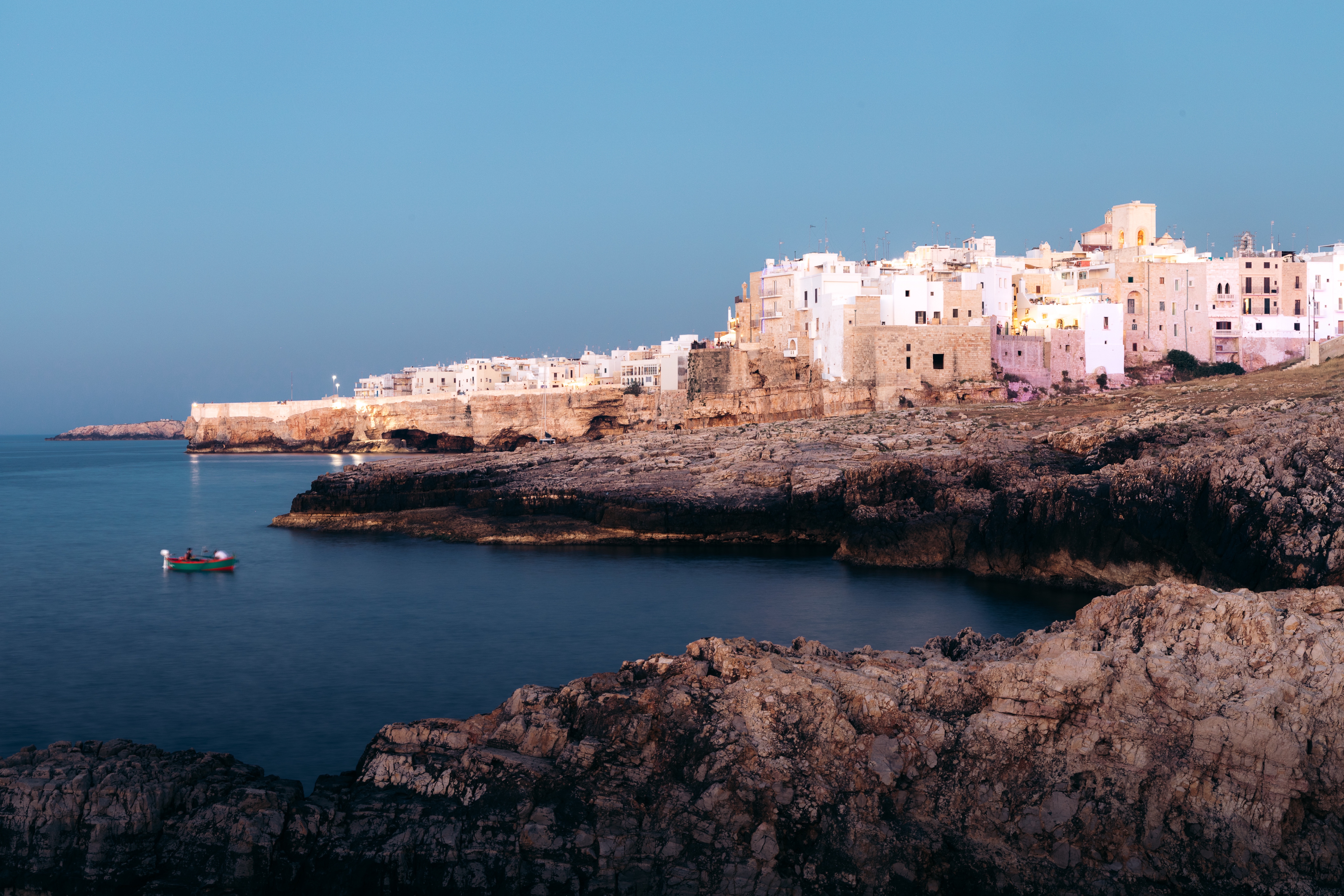 5-polignano-a-mare-at-blue-hour-alex-webb.jpg