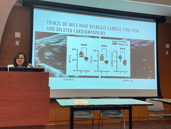 Areli Lorenzana Carrillo presenting her research at a lecturn