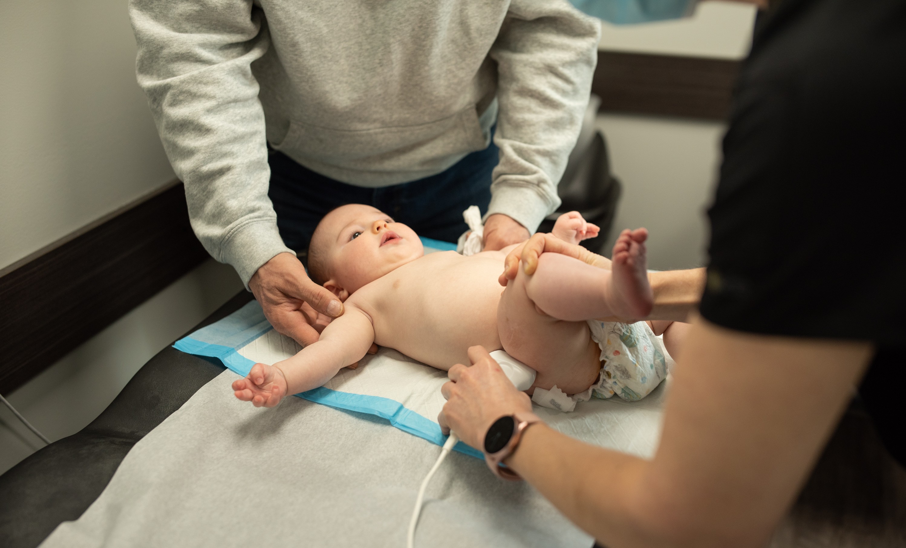 Family doctor Julie Hernberger demonstrates a hip ultrasound procedure on her four-month old granddaughter, Olivia Dyck. (Photo: Jessica Kaitlyn Photography)