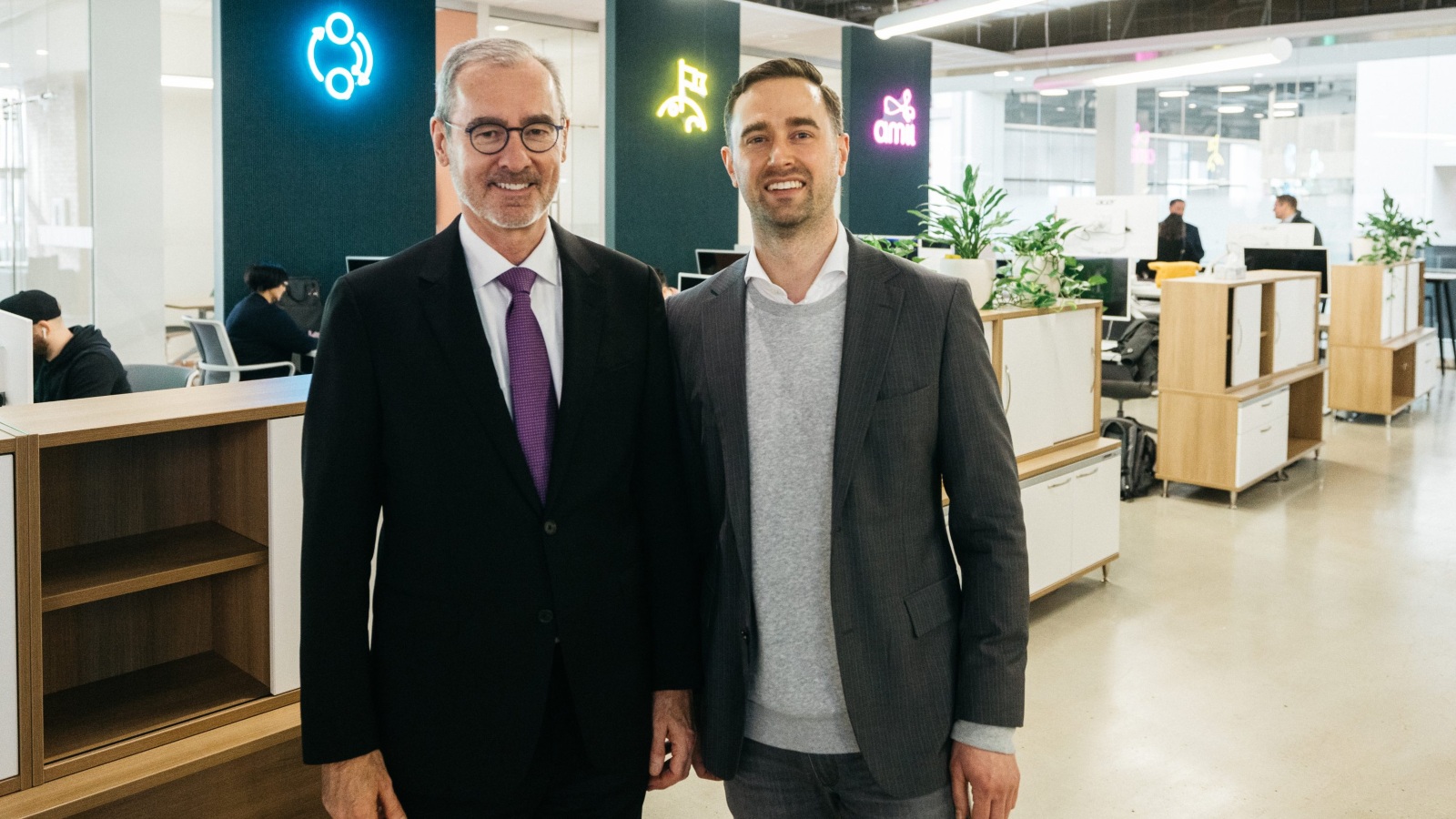 U of A president Bill Flanagan (left) and Amii CEO Cam Linke were at Amii's downtown Edmonton headquarters today to announce $30 million in funding for 20 new Canada CIFAR AI Chairs. (Photo: Cooper & O’Hara)