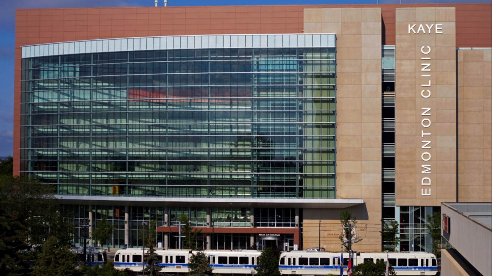 Exterior shot of the Kaye Edmonton Clinic. (Photo: Alberta Health Services)