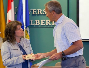 Mary Ann Rintoul receives her teaching award