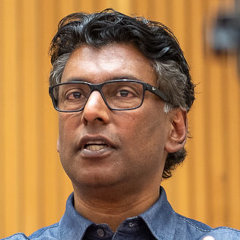 ian-hanomansing-w240-1x1.jpg