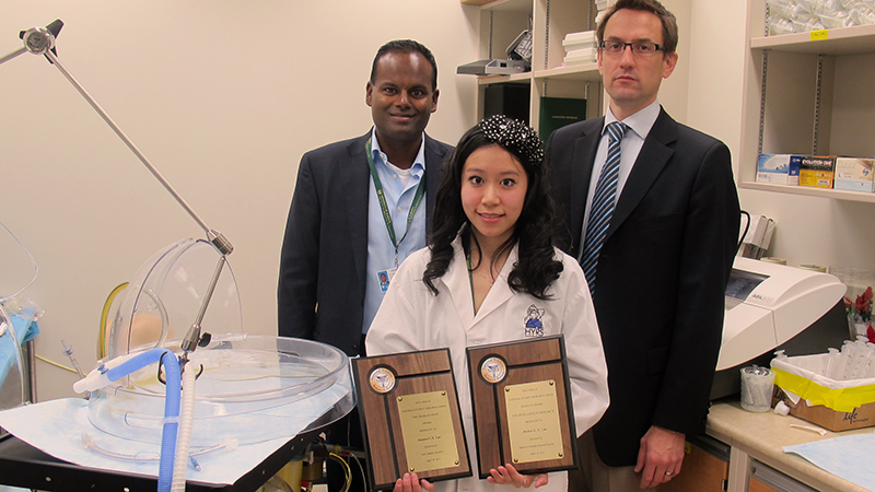 Jessica Luc (centre) with her supervisors Jayan Nagendran (L) and Darren Freed