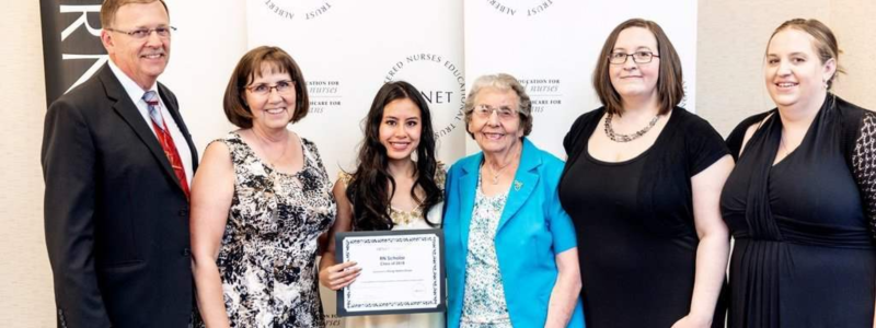 Helen Doan receiving the 2018 ARNET Academic Scholarship award