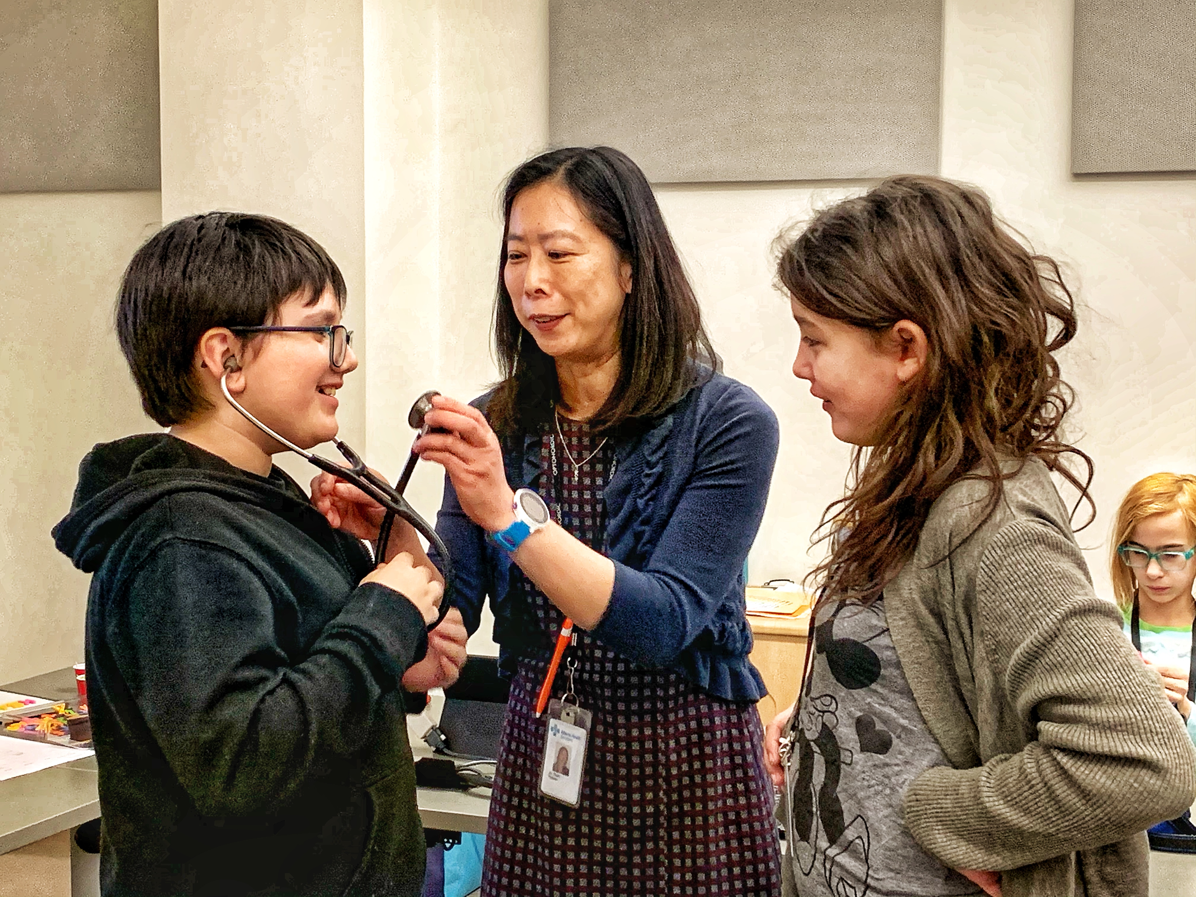 edythe-tham-with-grade-six-students.jpg