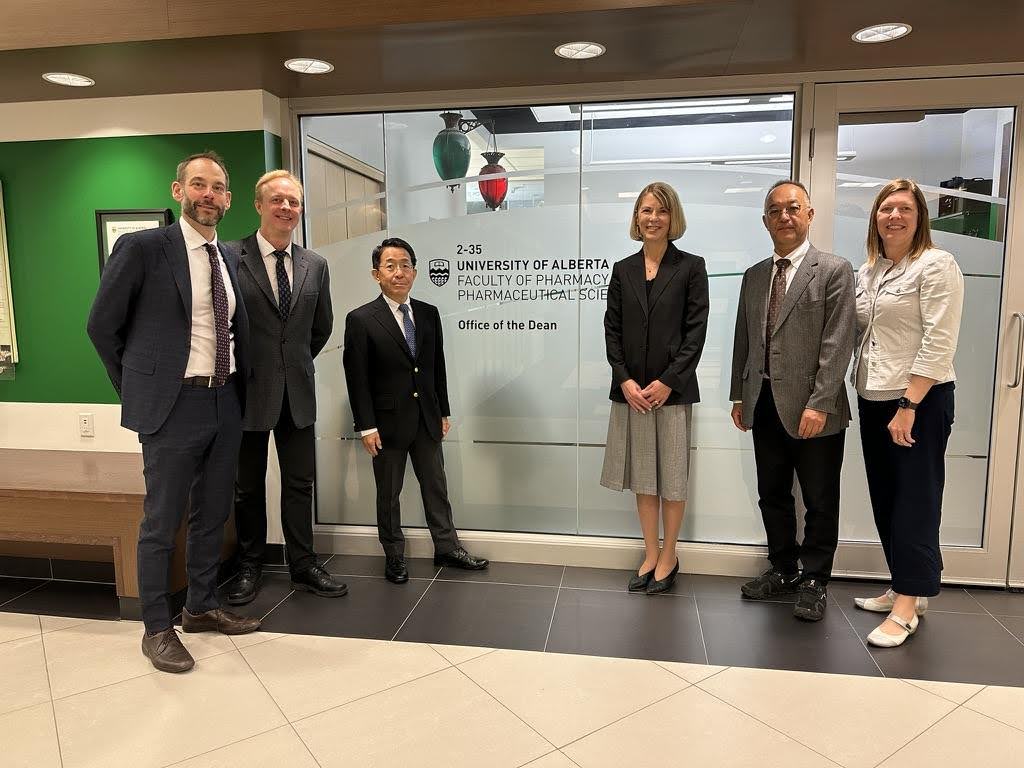 Image of Drs. Echizen and Akazawa meeting with Dean Christine Hughes, Dr. Michael Doschak leader of the Faculty’s International Initiatives, Dr. Mark Makowsky, coordinator of the UAlberta and MPU pharmacy training program, and Dr. Ann Thompson, Director of Experiential Education.