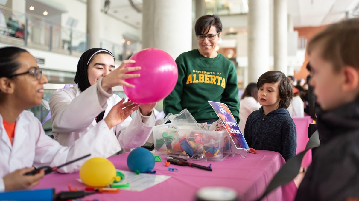 Undergraduates present the wonders of science to elementary school students—and Dean Matina Kalcounis-Rueppell—at Science FUNday.