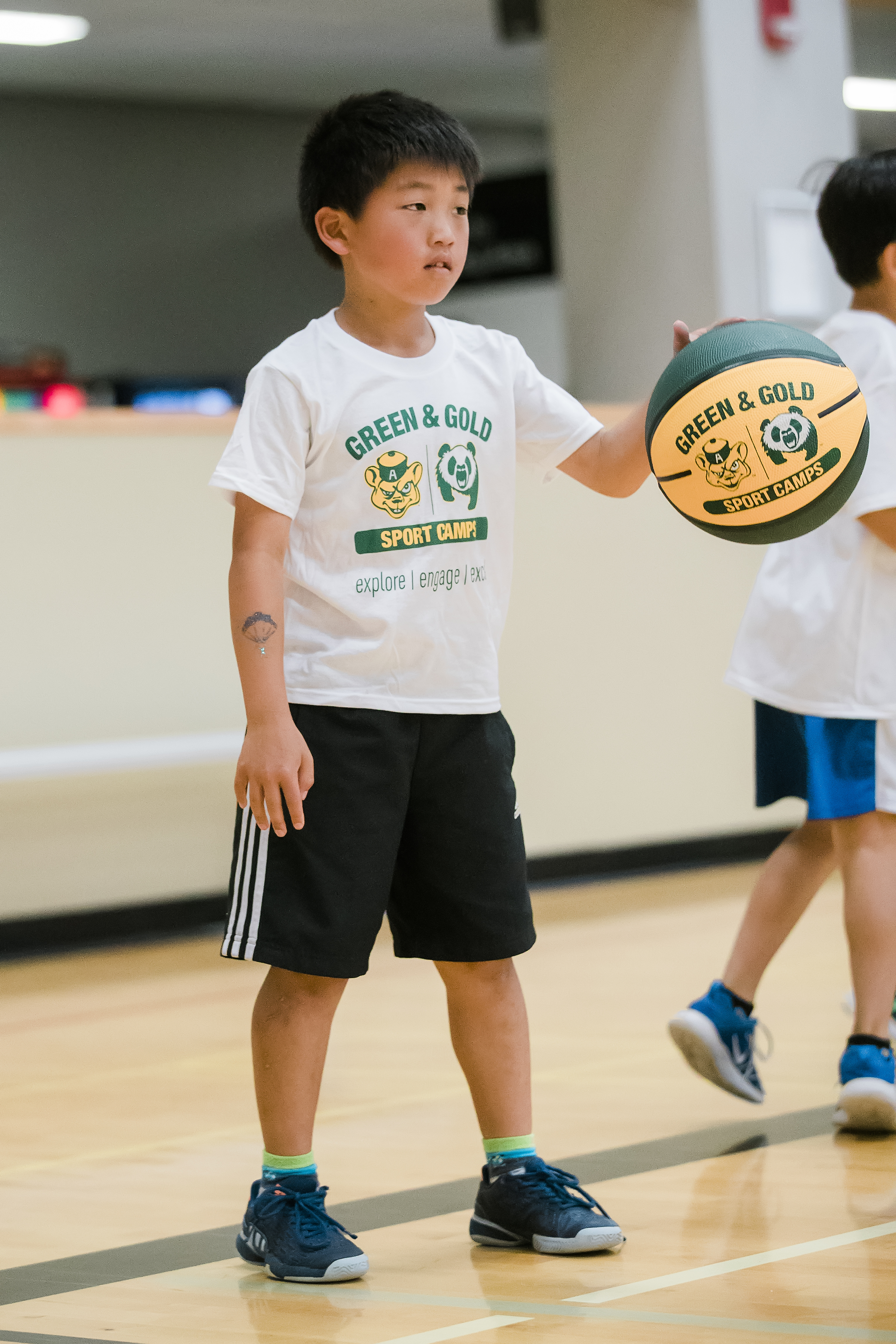 Camper dribbling