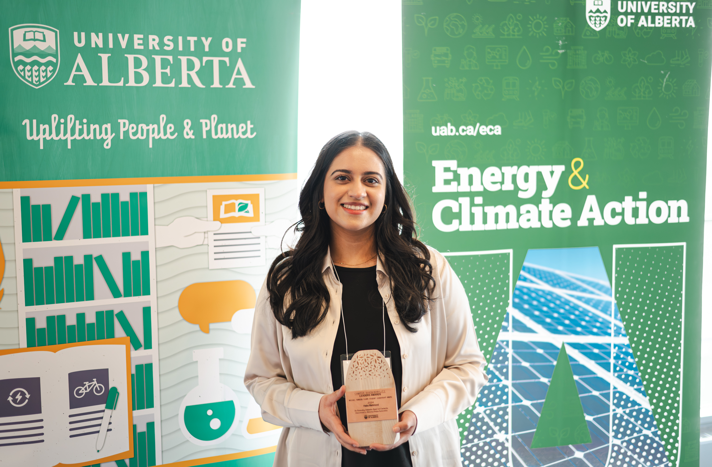 Heba Mahmood smiling and holding her trophy