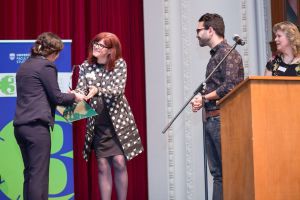 Ghazaleh Eskandari Sedighi accepts the award for 2016 3-Minute Thesis Runner-Up 