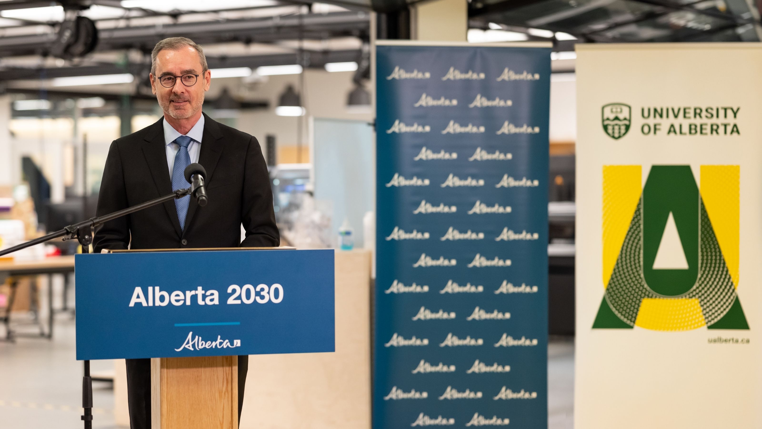 Bill Flanagan, University of Alberta President and Vice-chancellor, speaks at a conference