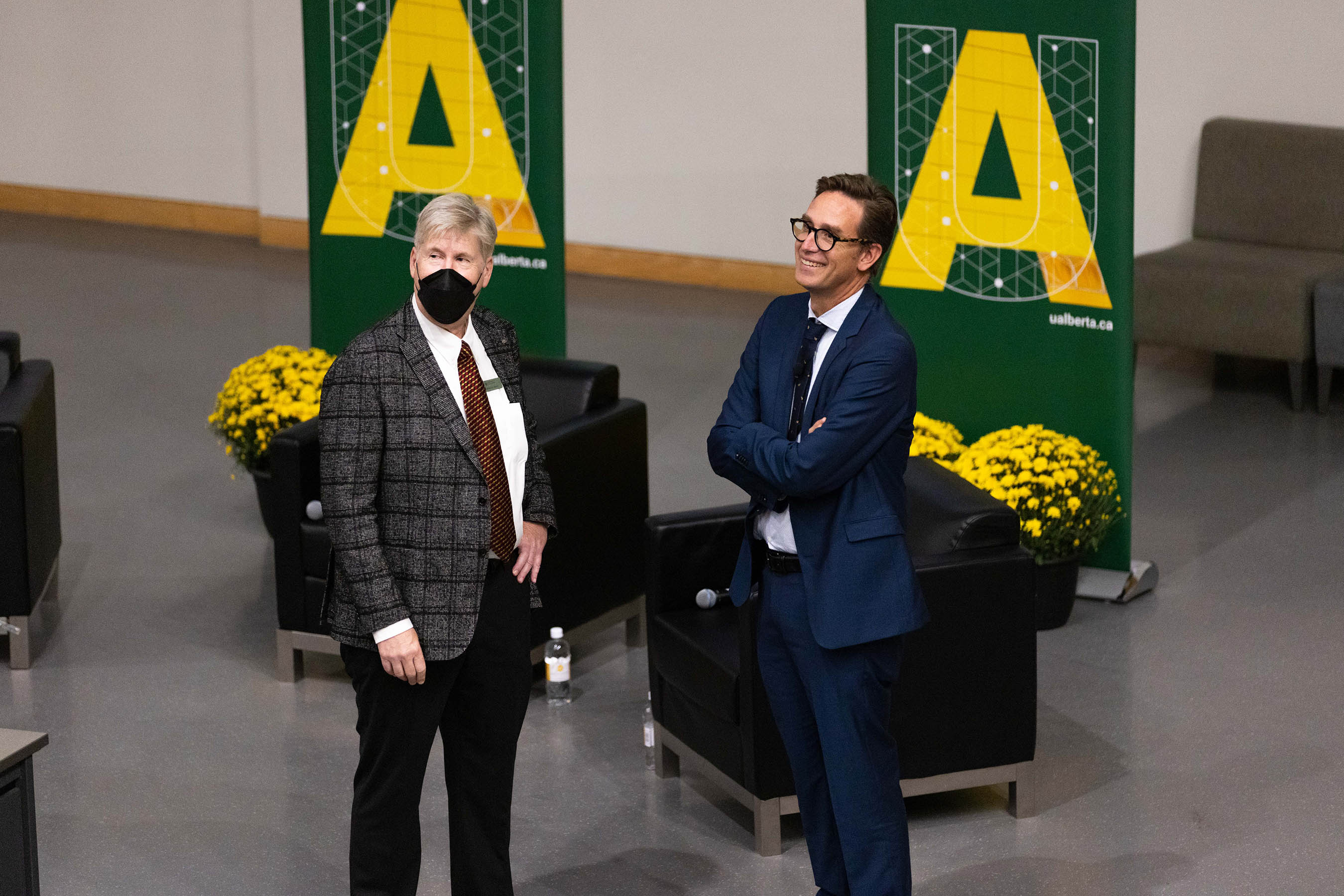 U of A alumnus and science communicator Dan Riskin