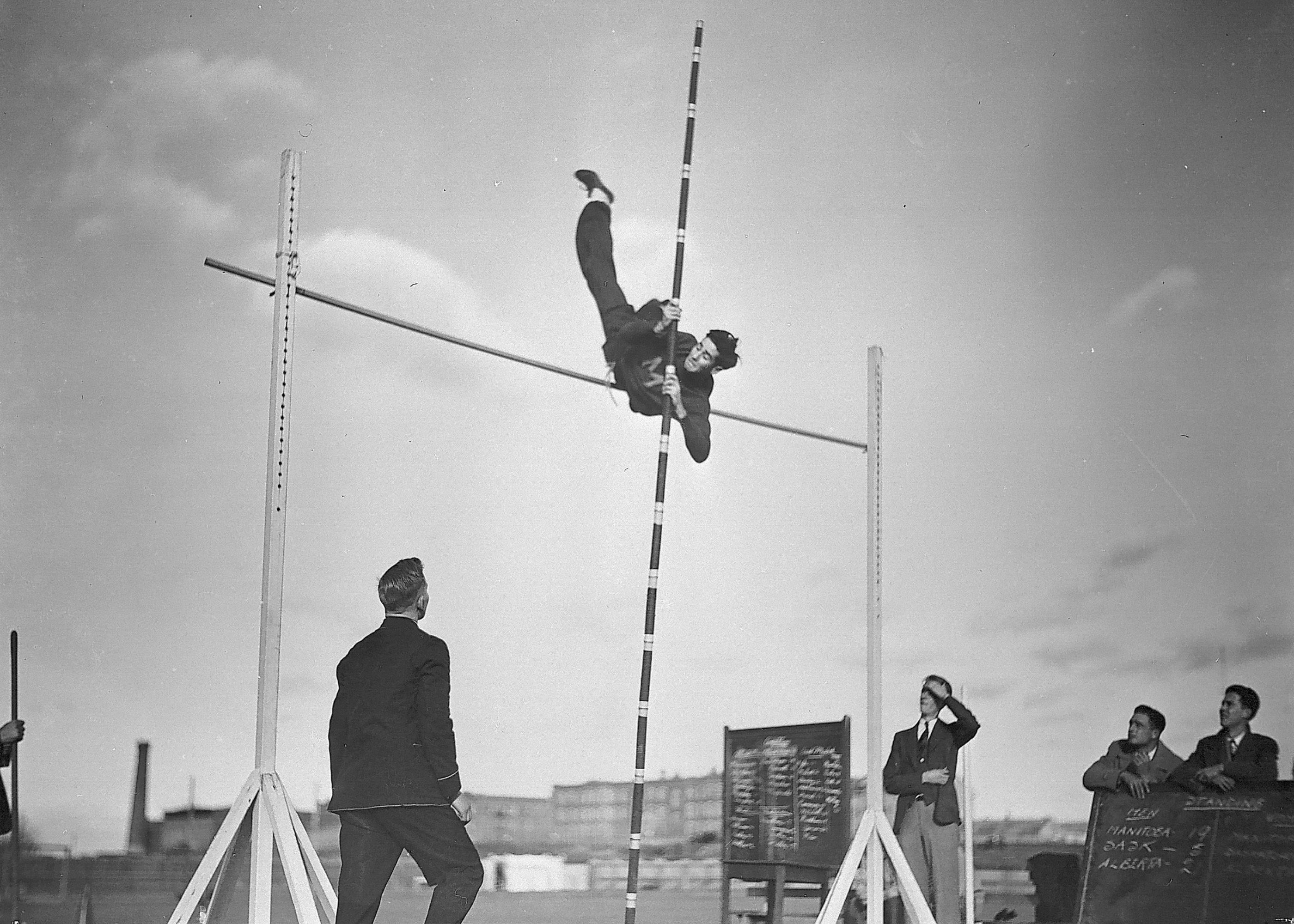 Track meet Pole vault (1935)
