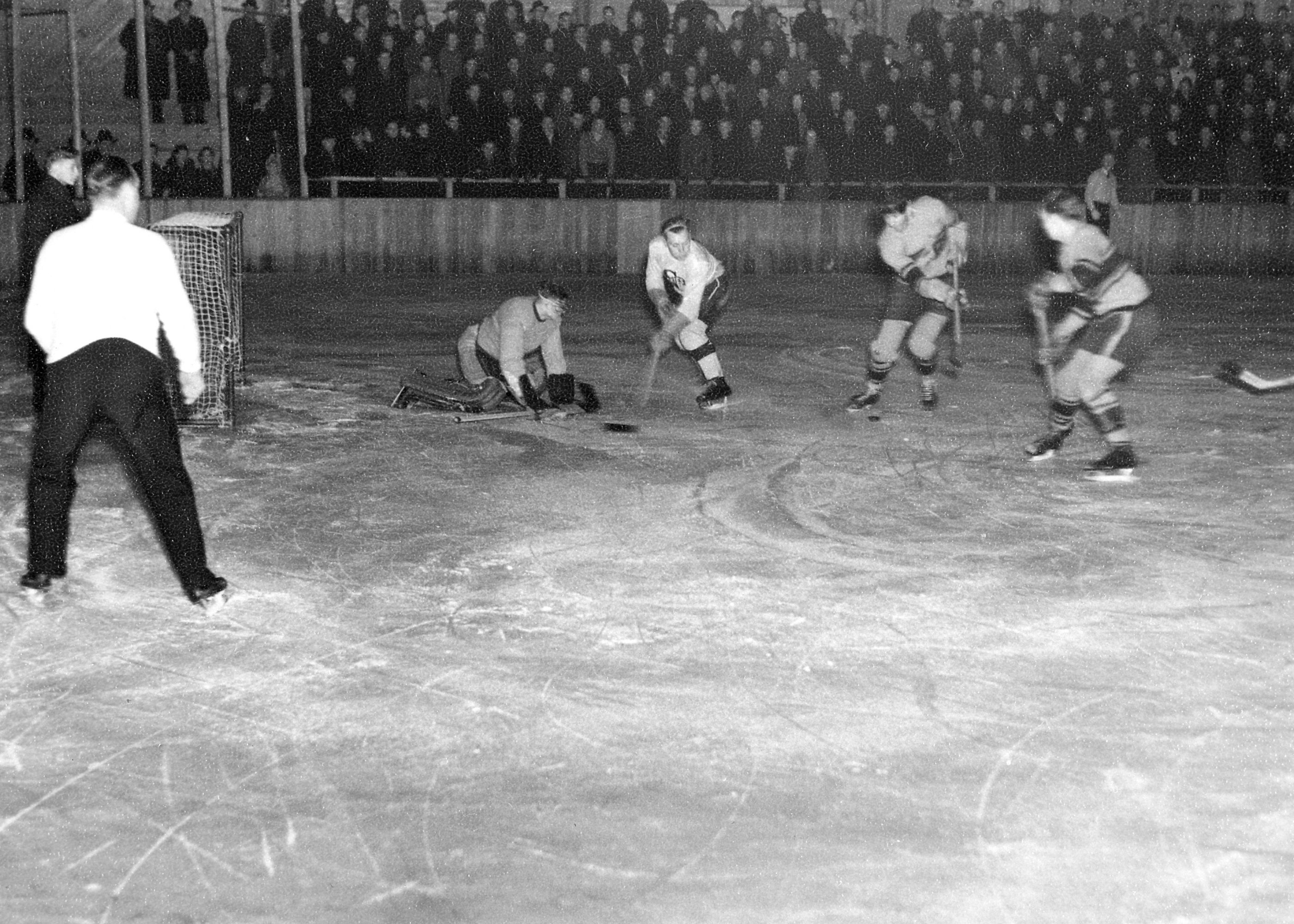 Hockey game, Varsity vs. Saskatchewan (February 1940)